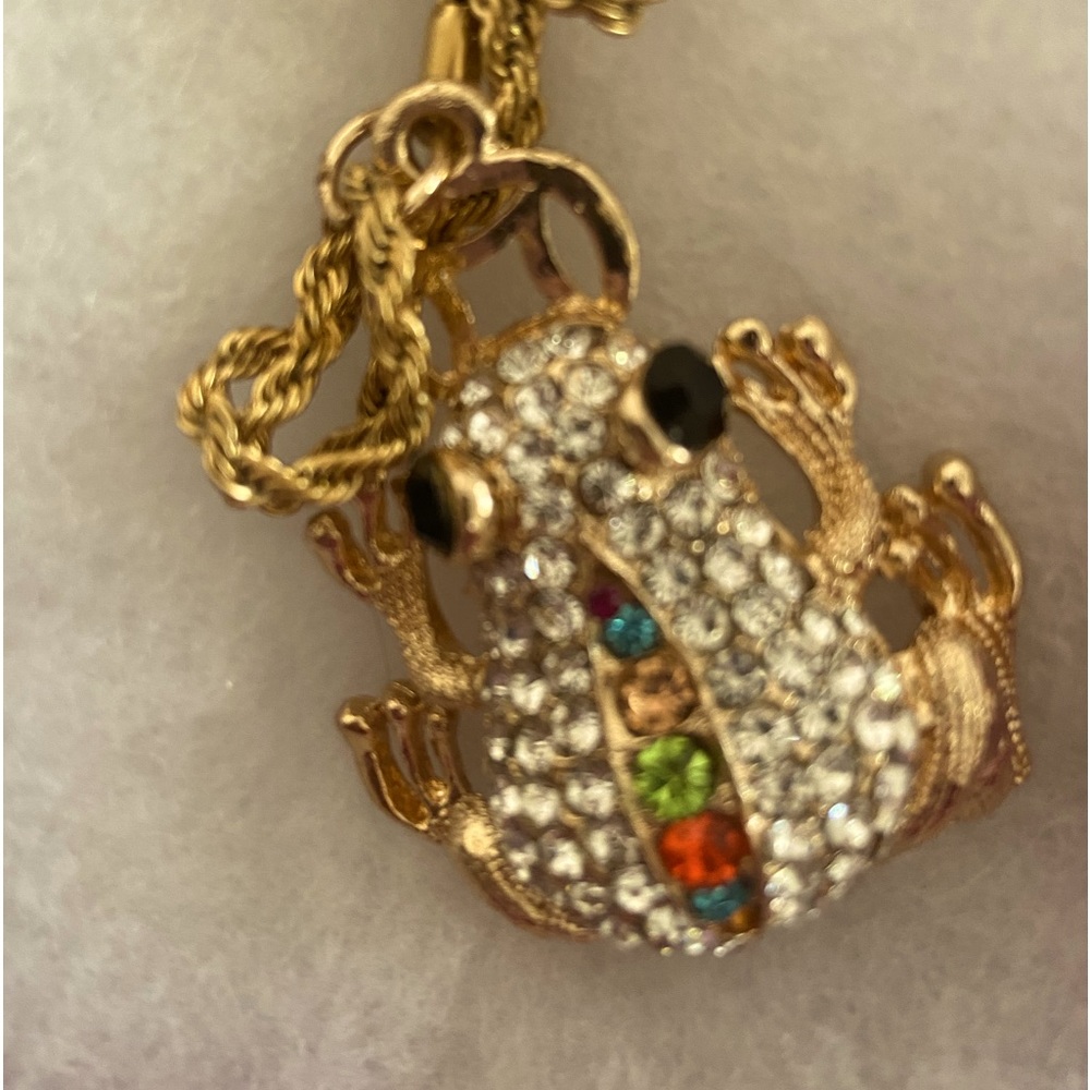 Brand new little frog pendant, gold & sparkly.